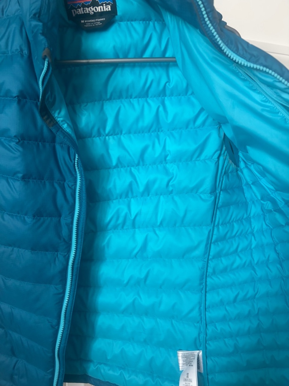 Patagonia Bright Teal and Aqua Insulated Vest - Picture 5 of 7